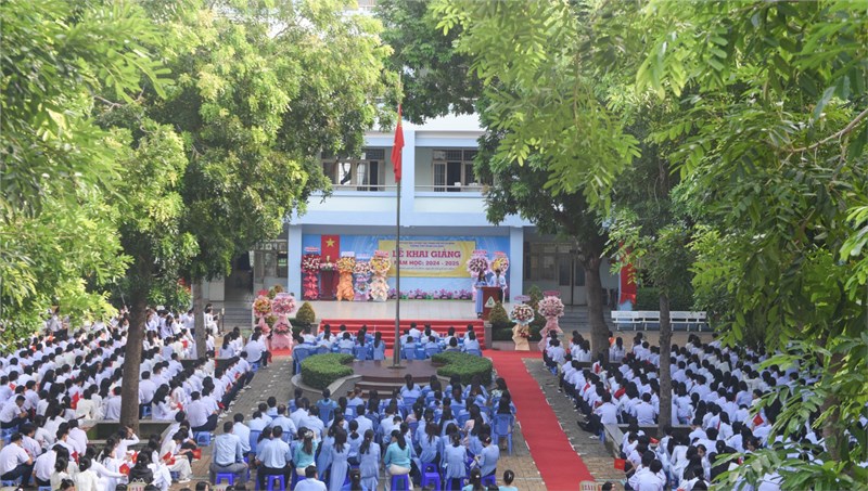 Trường thpt phạm văn sáng xin trân trọng gửi đến quý phhs và học sinh lớp 9 thông tin về trường để có thêm sự lựa chọn nguyện vọng vào lớp 10 của học sinh