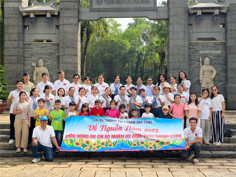 Chi Bộ Trường Thpt Phạm Văn Sáng Tổ Chức Hành Trình  Về Nguồn 2025