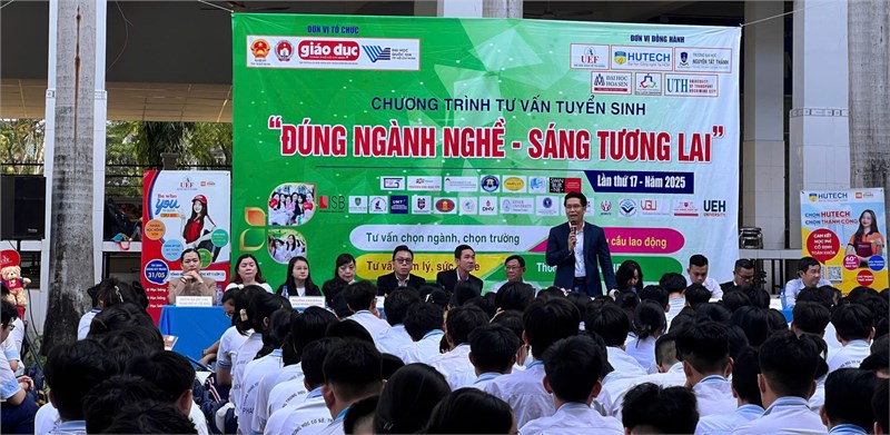 <a href="/tin-tuc-su-kien/tu-van-tuyen-sinh-dung-nganh-nghe-sang-tuong-lai/ctfull/26913/524357">Tư vấn tuyển sinh Đúng ngành nghề, sáng tương lai<span class=bacham>...</span></a>