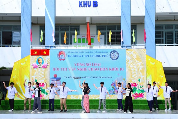Hội thi văn nghệ chào đón học sinh Khối 10 năm học 2024 - 2025