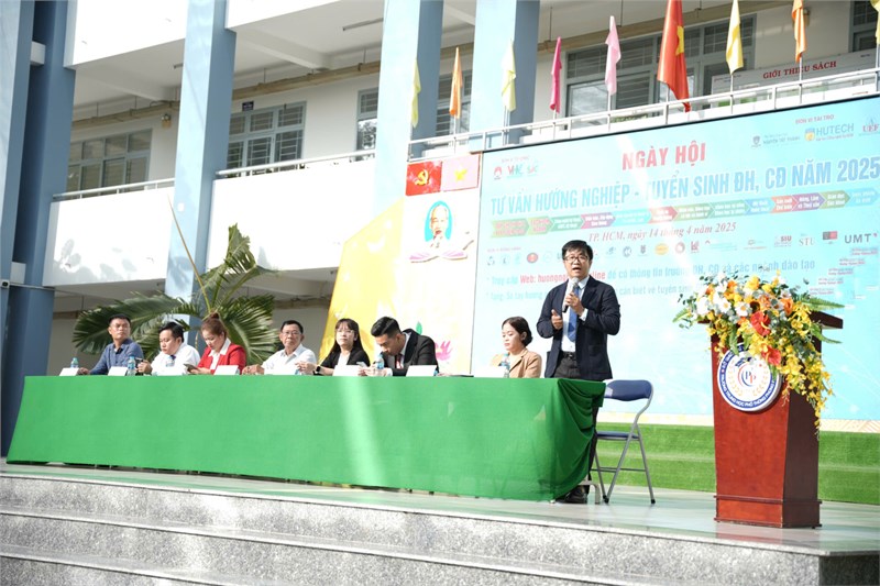 Ngày hội tư vấn hướng nghiệp, tuyển sinh cao đẳng, đại học năm 2025