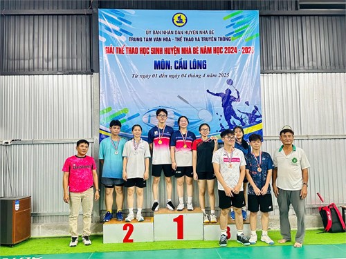Vinh danh các tuyển thủ cầu lông xuất sắc của trường