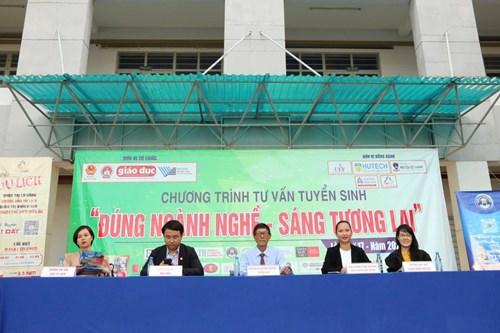 Chương trình tư vấn hướng nghiệp chủ đề  Đúng ngành nghề - Sáng tương lai 