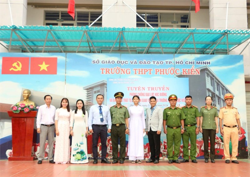 Chương trình tuyên truyền phòng chống bạo lực học đường và công tác đảm bảo trật tự an toàn giao thông