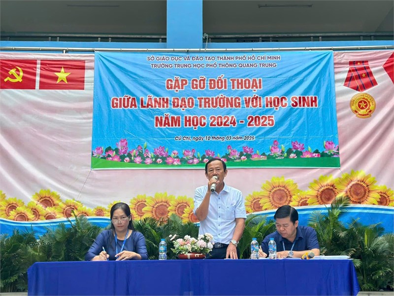 Lãnh đạo Trường THPT Quang Trung gặp gỡ đối thoại với học sinh lần thứ ii năm học 2024 - 2025