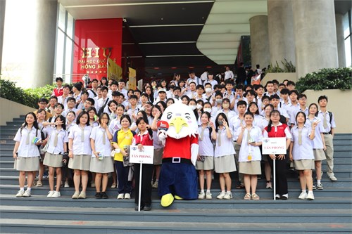 Tham gia chuỗi ngày hội học sinh, học viên khởi nghiệp và tham quan Đại học quốc tế Hồng Bàng