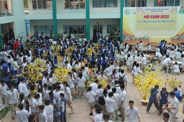 Hội thi trang trí cây mai, cây đào và báo tường - Hội Xuân năm 2025