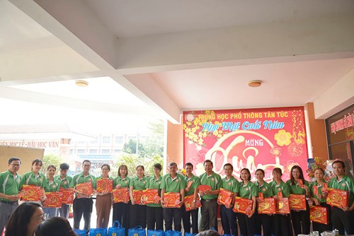 Họp mặt cuối năm đón Tết Ất Tỵ 2025.
