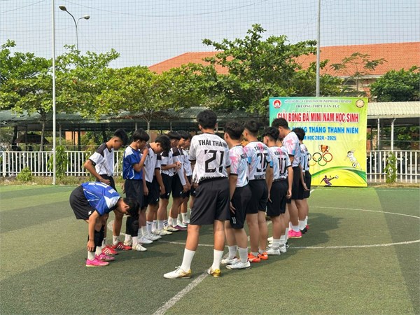 Giải bóng đá mini chào mừng Tháng Thanh niên năm 2025.