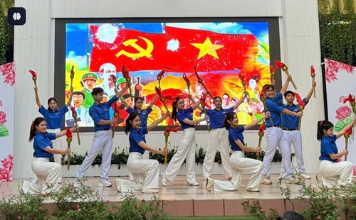 Trường học TPHCM tổ chức nhiều hoạt động kỷ niệm 95 năm ngày thành lập Đảng