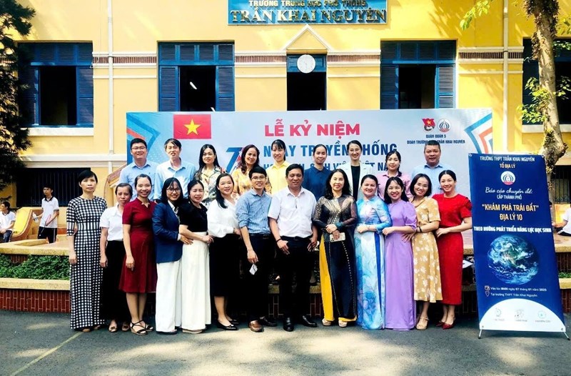 Báo cáo chuyên đề môn Địa lí cấp thành phố với chủ đề  KHÁM PHÁ TRÁI ĐẤT  - ĐỊA LÍ 10 THEO HƯỚNG PHÁT TRIỂN NĂNG LỰC HỌC SINH”