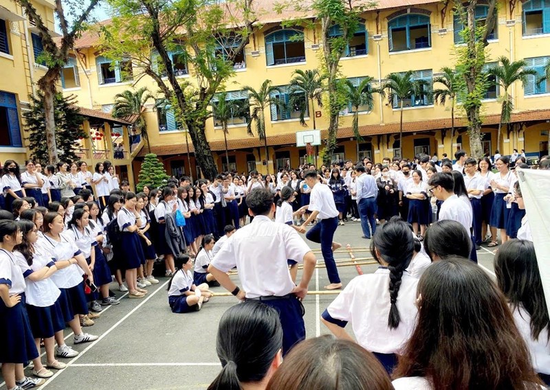 “VIỆT NAM ĐẤT NƯỚC CON NGƯỜI”- một chủ điểm sinh hoạt truyền thống của câu lạc bộ Địa lí