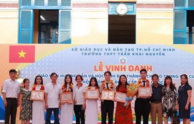 Lễ vinh danh học sinh và giáo viên xuất sắc trường thpt trần khai nguyên