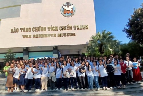 Ngoại khóa tham quan bảo tàng chứng tích chiến tranh