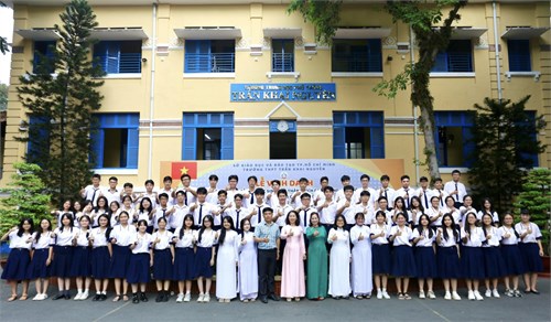 ĐỘI TUYỂN HỌC SINH GIỎI LỚP 10 và 11 TRƯỜNG THPT TRẦN KHAI NGUYÊN THAM GIA CUÔC THI OLYMPIC THÁNG 4 THÀNH PHỒ HỒ CHÍ MINH DÀNH CHO HỌC SINH THPT NĂM HỌC 2024-2025