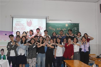 Chuyên đề  Những tình yêu độc hại  do Phòng Tư vấn học đường và CLB Tâm lí tổ chức