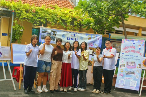 Phòng tư vấn học đường và câu lạc bộ tâm lí - mos: tưng bừng ngày hội tư vấn tuyển sinh vào lớp 10