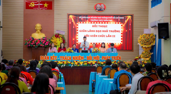 <a href="/tin-tuc/doi-thoai-giua-lanh-dao-nha-truong-voi-vien-chuc-lan-ii-nam-hoc-2024-2025/ct/96417/529526">Đối thoại giữa lãnh đạo nhà trường với viên chức<span class=bacham>...</span></a>