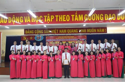 Lễ kết nạp Đảng viên mới cho đồng chí Thông Minh Tèo