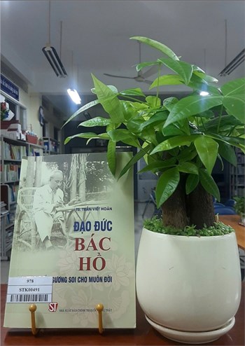 Giới thiệu sách chào mừng kỷ niệm 135 năm ngày sinh chủ tịch Hồ Chí Minh (19/5/1890 - 19/5/2025): Đạo đức Bác Hồ - tấm gương soi cho muôn đời