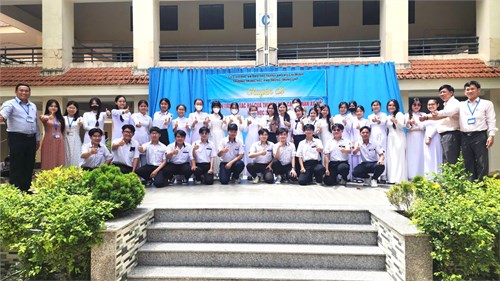 Lễ ra quân Đội tuyển học sinh giỏi tham dự kỳ thi Học sinh giởi lớp 12 cấp Thành phố năm học 2024-2025.