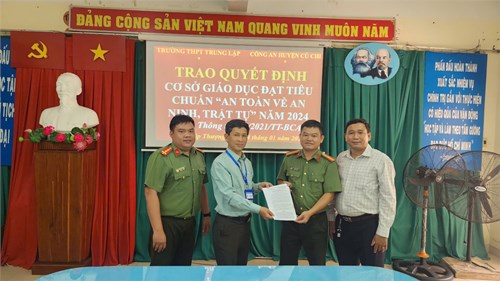 Quyết định cơ sở giáo dục đạt tiêu chuẩn “AN TOÀN VỀ AN NINH, TRẬT TỰ” năm 2024 cho Trường THPT Trung Lập.