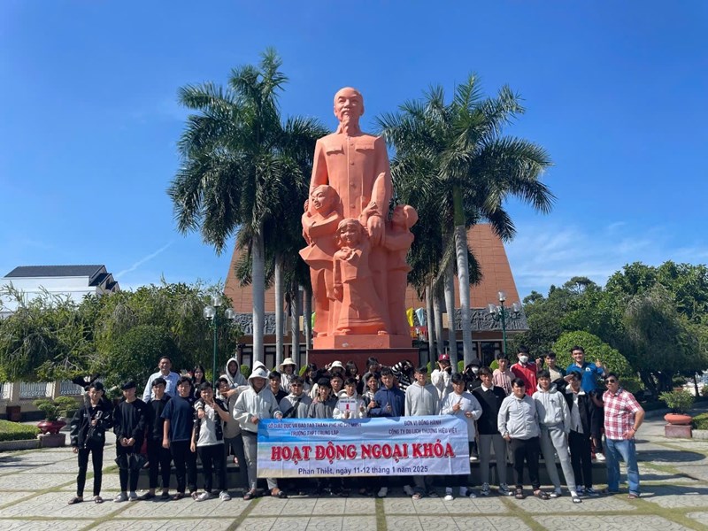 Học sinh khối 11, 12 tham gia hoạt động trải nghiệm, hướng nghiệp tại Phan Thiết