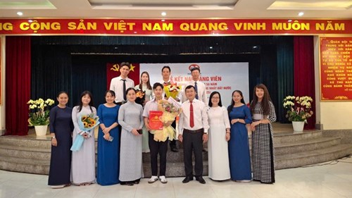 Lễ kết nạp Đảng_Lớp Đảng viên kỷ niệm 50 năm giải phóng miền Nam, thống nhất Đất nước (30/4/1975-30/4/2025)