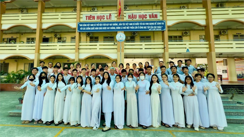 <a href="/truong-hoc-hanh-phuc/le-ra-quan-doi-tuyen-hoc-sinh-gioi-tham-gia-ky-thi-hoc-sinh-gioi-lop-12-cap-tha/ctfull/96391/522606">Lễ ra quân đội tuyển học sinh giỏi tham gia<span class=bacham>...</span></a>