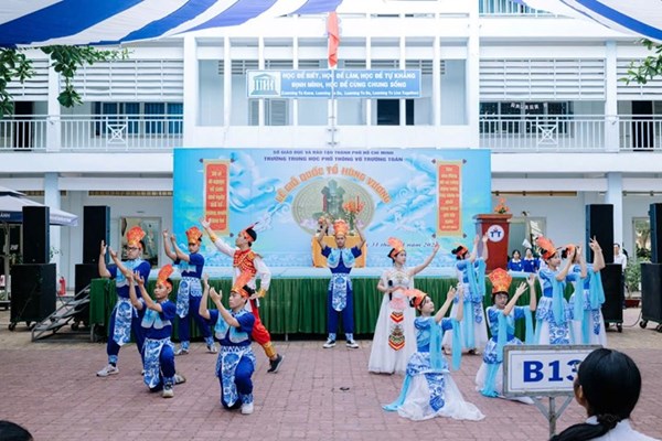 Lễ Giỗ tổ Hùng Vương và Tuyên dương Giáo viên hướng dẫn - Học sinh đạt giải cấp Thành phố năm học 2024 – 2025