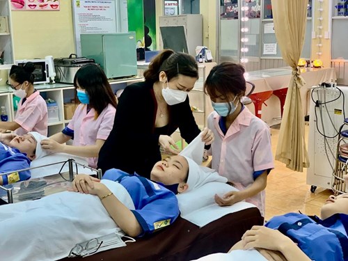 Tuyển sinh khóa học SPA Chăm sóc da - Thư giãn (body)
