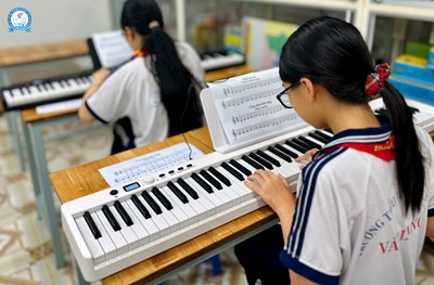 [Trường phổ thông Văn Lang] LỚP NHẠC CỤ - SAY MÊ TỪ NHỮNG PHÍM ĐÀN ĐẦU TIÊN!
