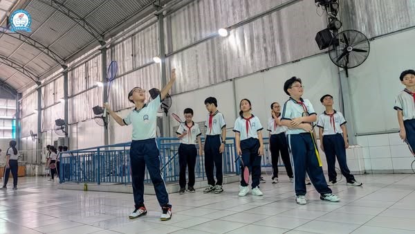 [Trường phổ thông Văn Lang] CẦU LÔNG – CÀNG CHƠI CÀNG KHỎE, CÀNG TẬP CÀNG MÊ!