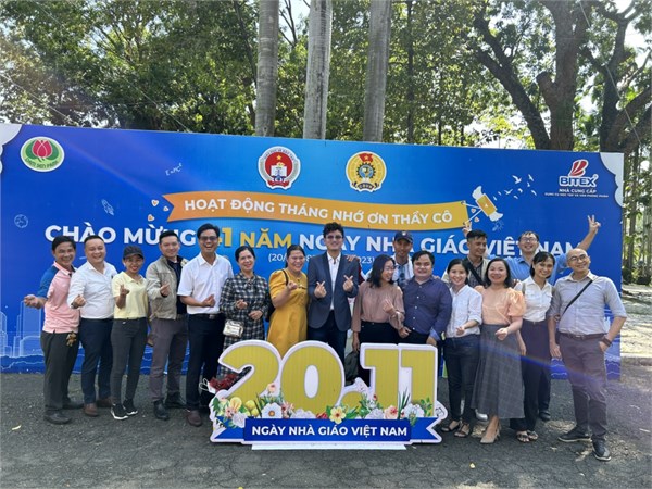Văn nghệ chào mừng 20-11-2023