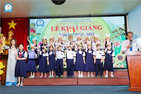 Chào đón học sinh đầu cấp