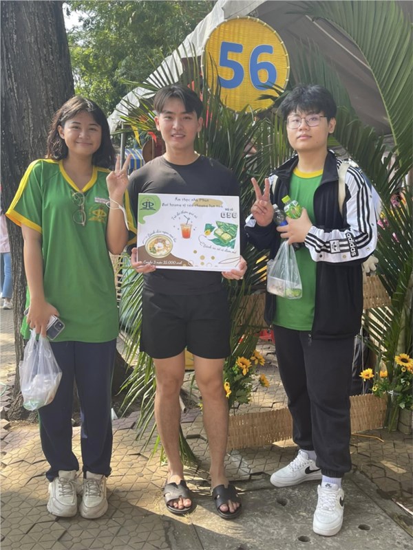 Gian hàng ẩm thực Nhà Phan tại Đầm Sen 17/11/2024